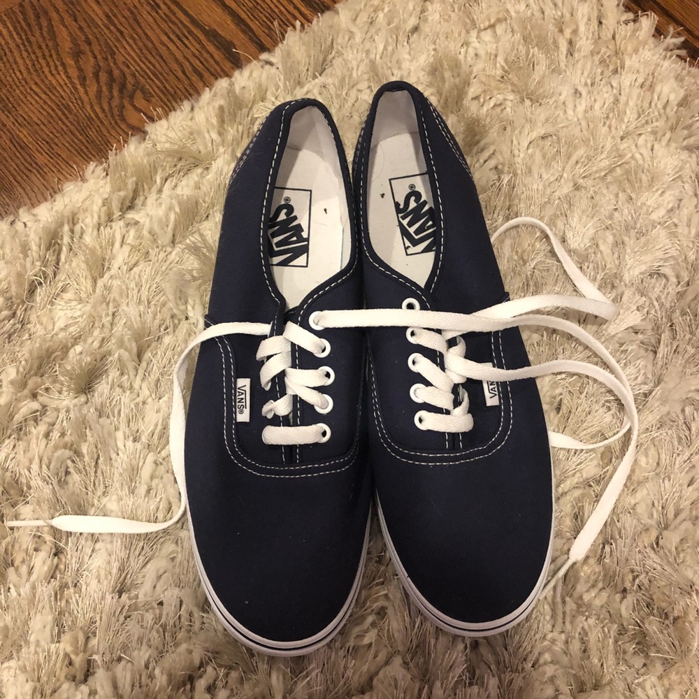 Womens vans sneakers. NEVER WORN